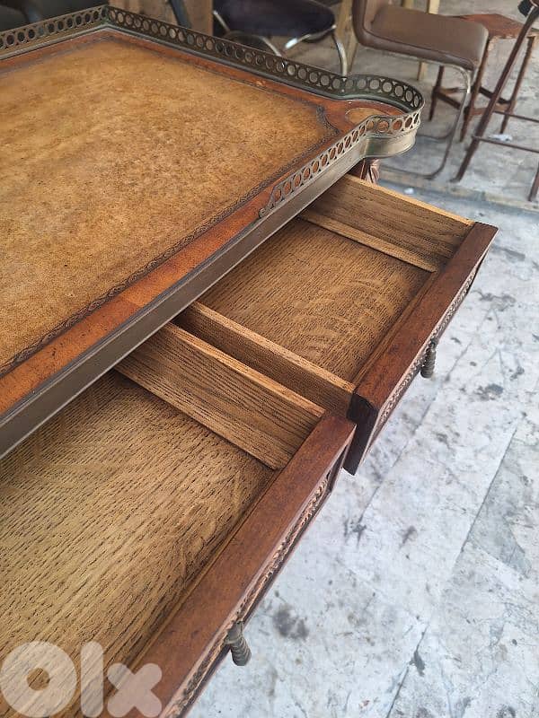 طاولة ديسير او كونسول فرنسي خشب سنديان رائع جدا ومميز انتيك قديم 3