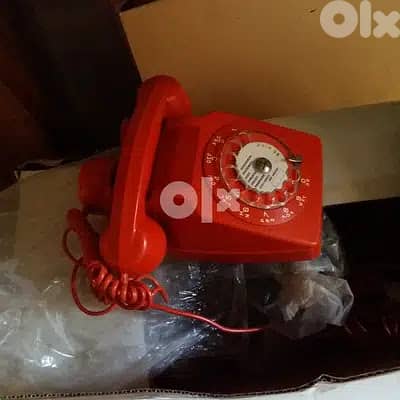 Old Colored Telephone with Earphone Ancien Téléphone Coloré + Ecouteur