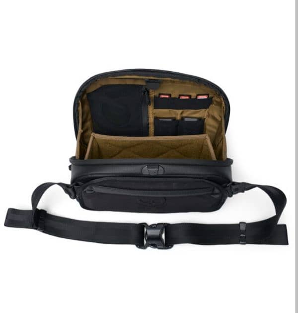 Nomatic McKinnon Camera Sling Bag (Black, 5L) 3
