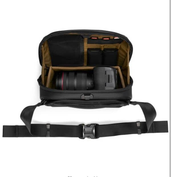 Nomatic McKinnon Camera Sling Bag (Black, 5L) 4