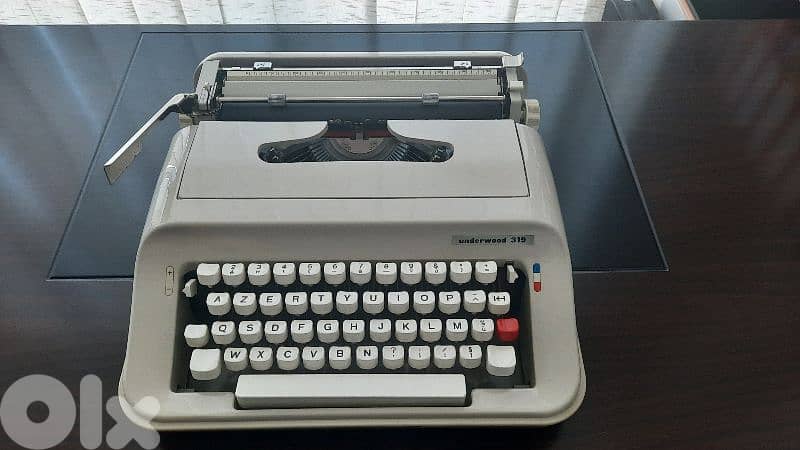 Underwood Vintage Typewriter آلة كاتبة 0