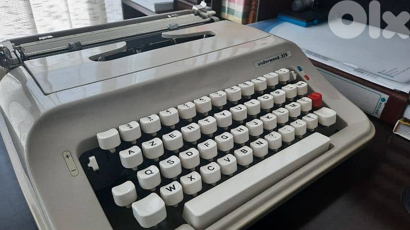 Underwood Vintage Typewriter آلة كاتبة 1