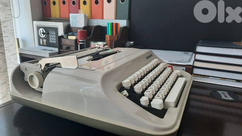 Underwood Vintage Typewriter آلة كاتبة 3