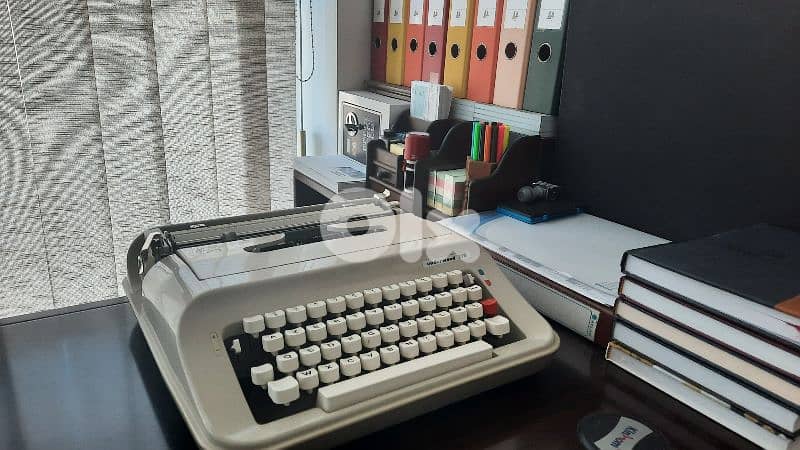 Underwood Vintage Typewriter آلة كاتبة 4