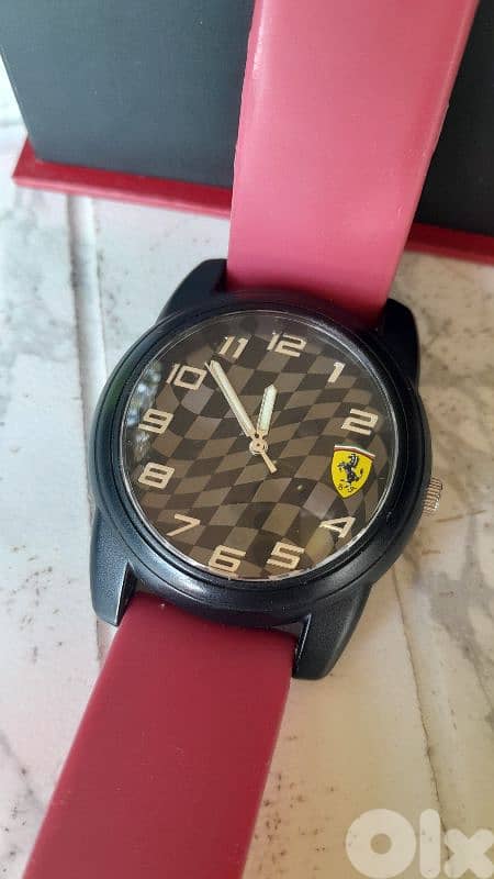 Ferrari scuderia with its box 0