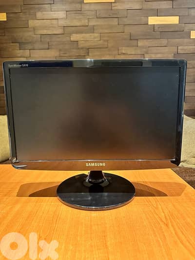 Samsung Screen Monitor + FREE Keybord + FREE VGA Input