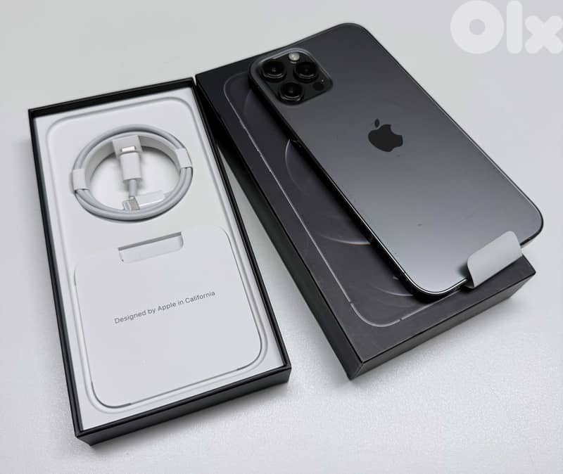 iPhone 12 Pro Max 256GB - Black | AirPods and EarPods 8