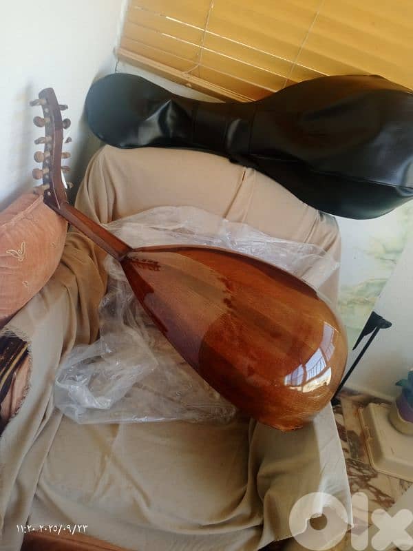 عود مميز بسعر مميز 110$ فقط ومع شنطة  وريش وجديد أفضل الأسعار بالسوق 8