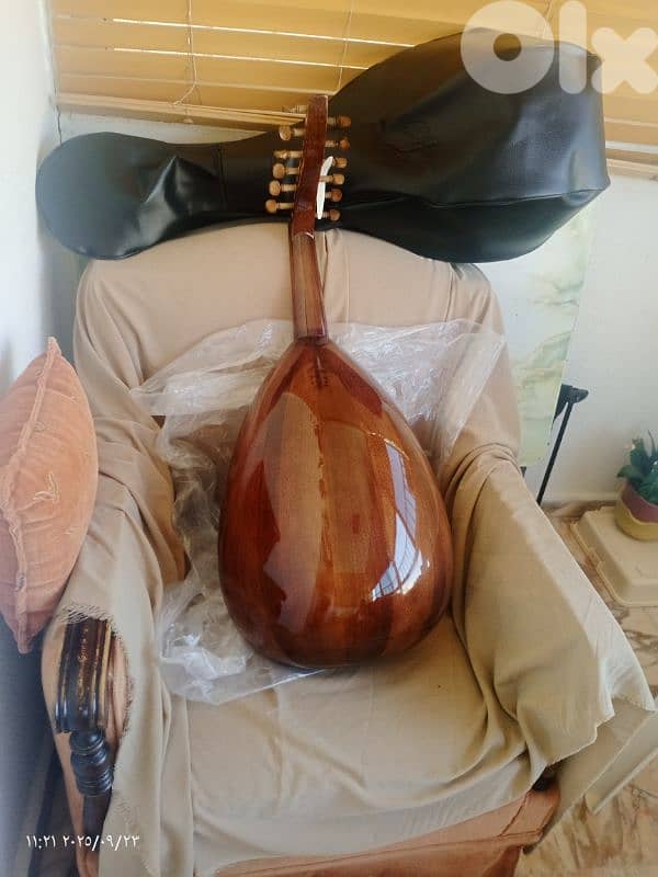 عود مميز بسعر مميز 110$ فقط ومع شنطة  وريش وجديد أفضل الأسعار بالسوق 10