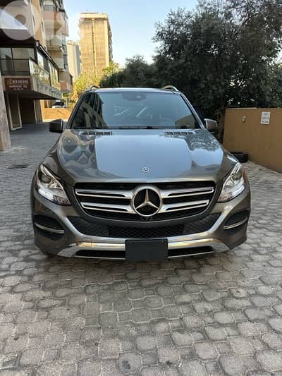 Mercedes GLE 350 4matic 2017 gray on black (clean carfax)