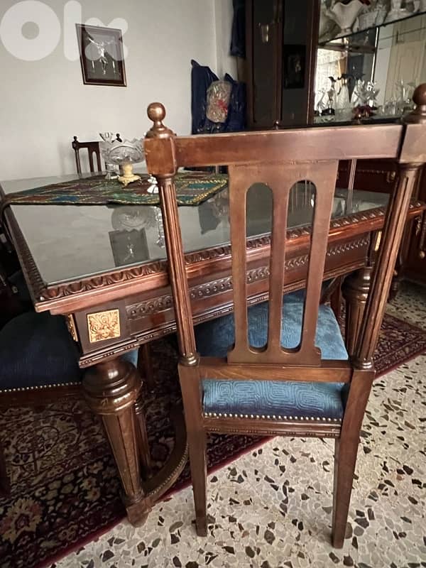 living room and dining table 7