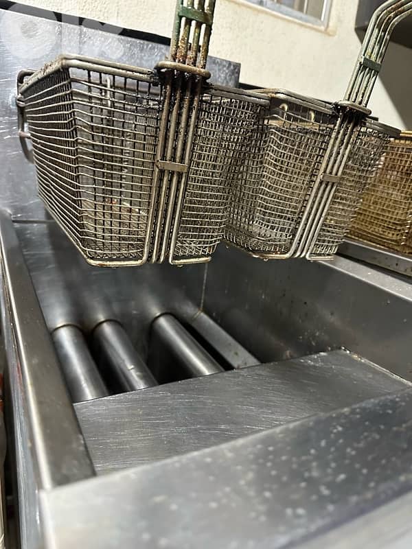 fryer’s and girll with stand 5