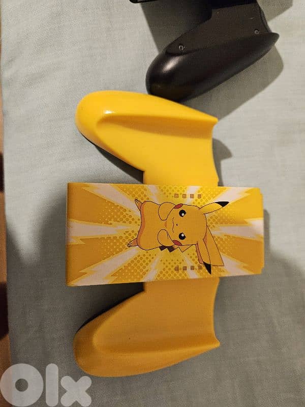 nintendo switch in perfect condition 300$ with to games 2