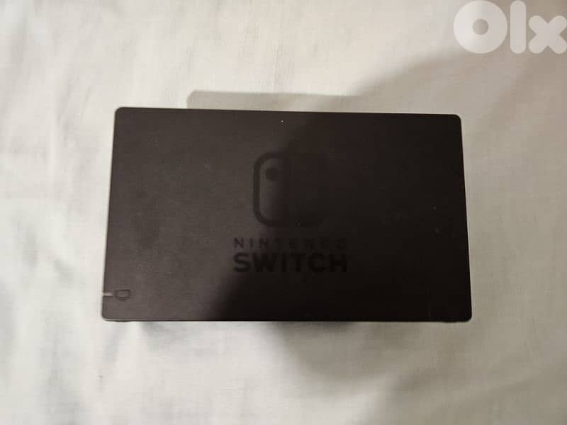 nintendo switch in perfect condition 300$ with to games 4