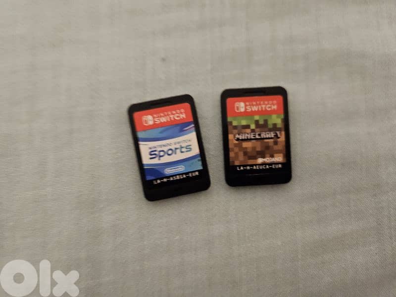 nintendo switch in perfect condition 300$ with to games 6