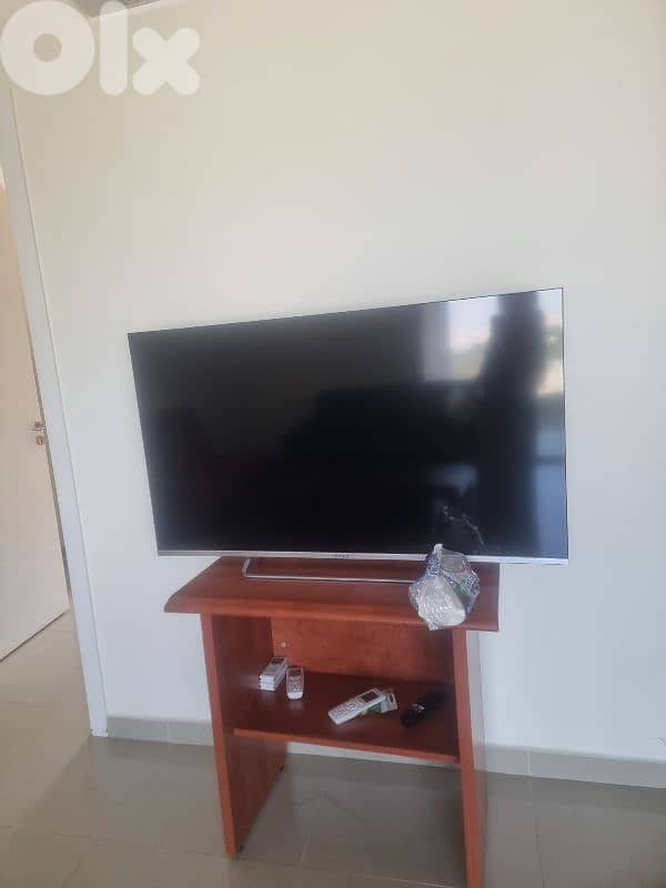living room with tv 500 $ 2