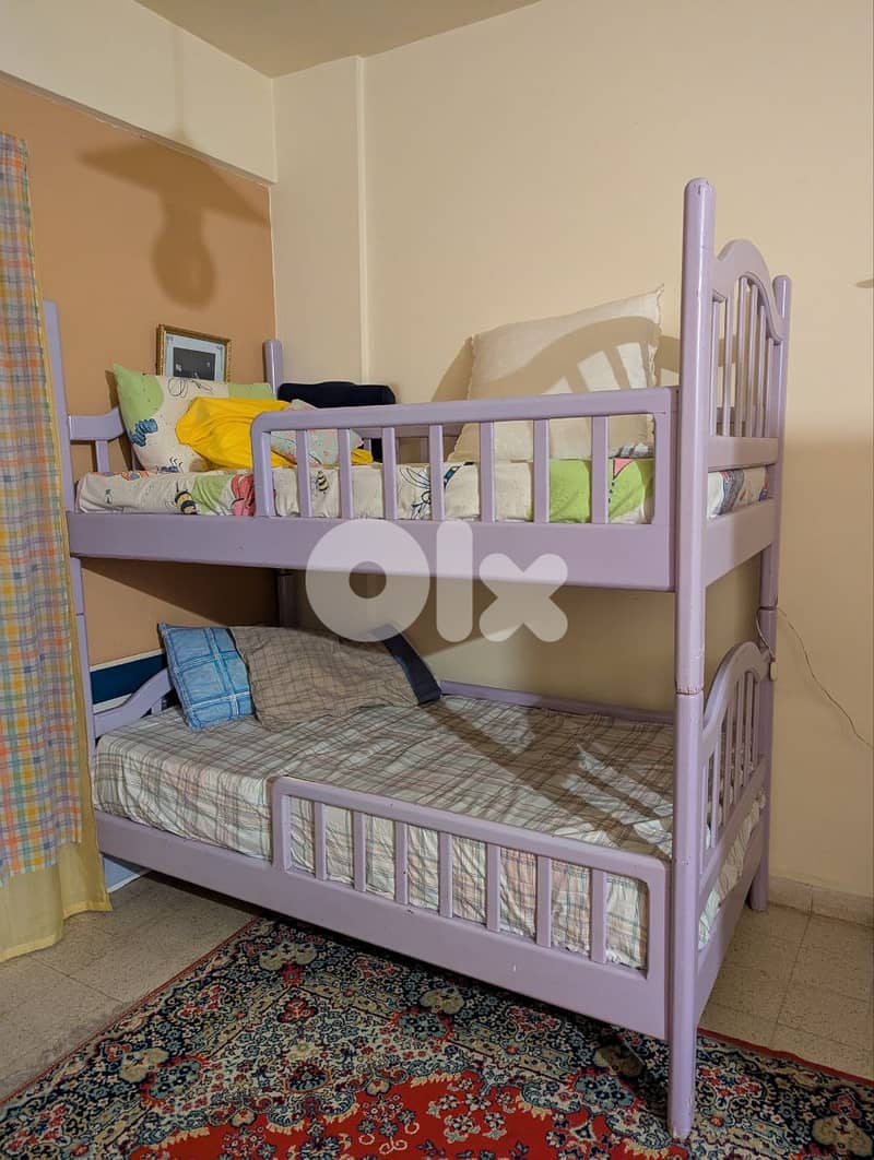 تختين بحالة ممتازة مع فرشتين 0