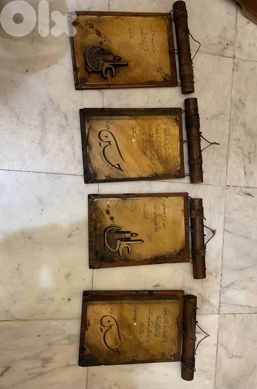 صور خشب مسيف بأوراق جلد معتق شغل كتير مرتب اربع قطع جديد 0