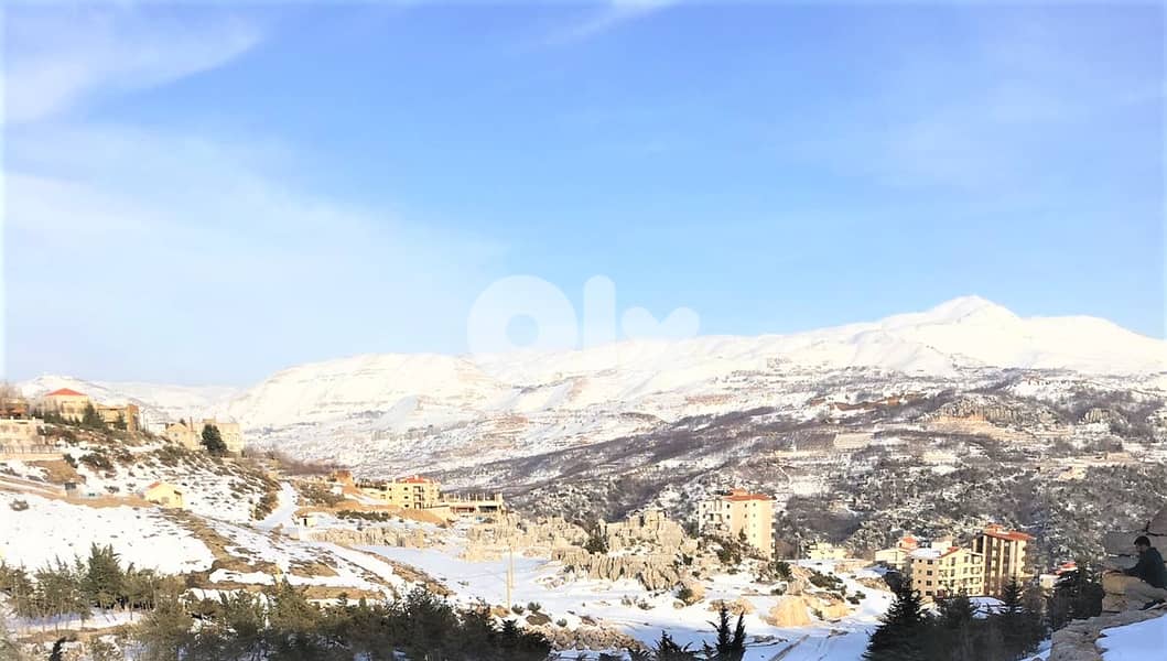 PRIME LAND in IYOUN AL SIMAN with Amazing View أرض في فقرا ٥٧٥ م٢ 1