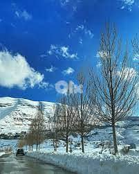 PRIME LAND in IYOUN AL SIMAN with Amazing View أرض في فقرا ٥٧٥ م٢ 2