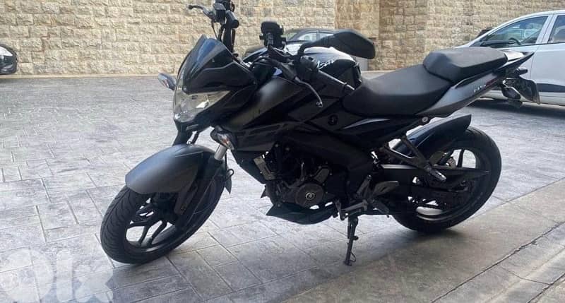 Bajaj Pulsar 200ns 1
