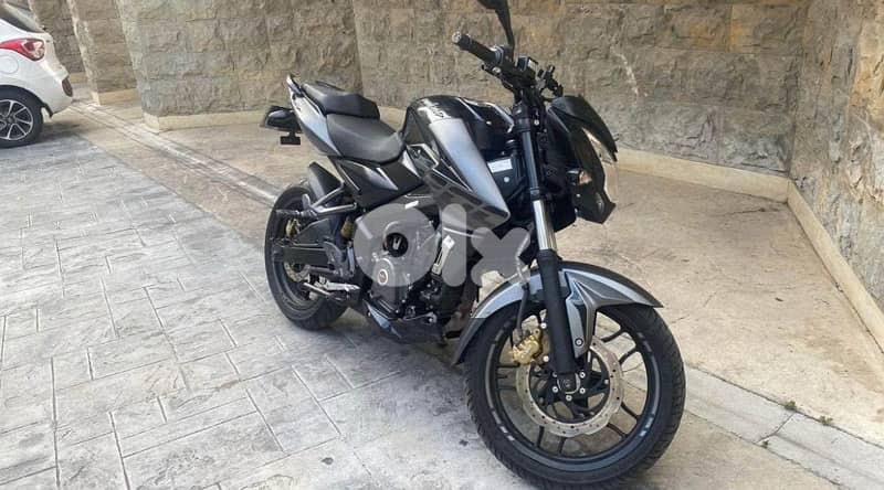 Bajaj Pulsar 200ns 2