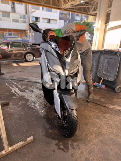 Yamaha Xmax 300cc مصدر شركة Itani
