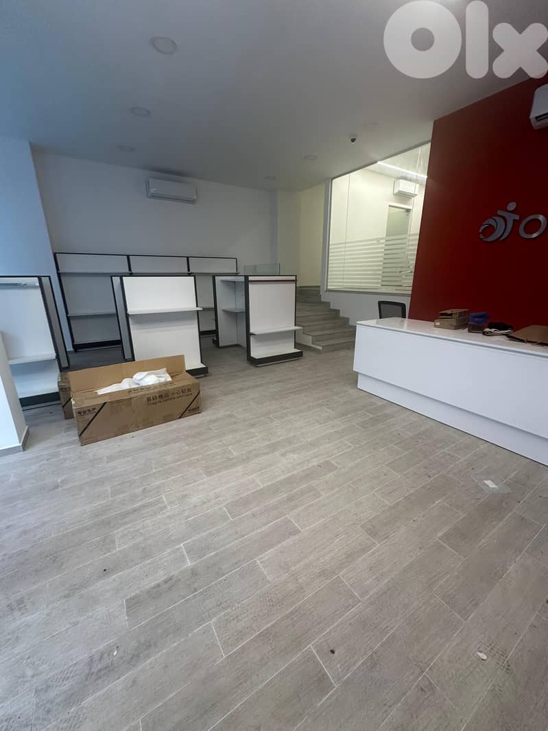 Showroom for Rent in Verdun | Fully Renovated 0