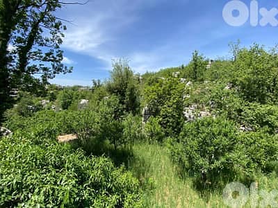 LAND in FEITROUN with Viewأرض في فيطرون ٨٠٠ م٢ 1