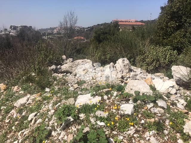 LAND in FEITROUN with Viewأرض في فيطرون ٨٠٠ م٢ 3