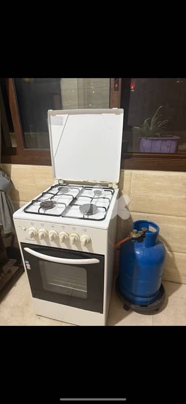 refrigerator and oven used