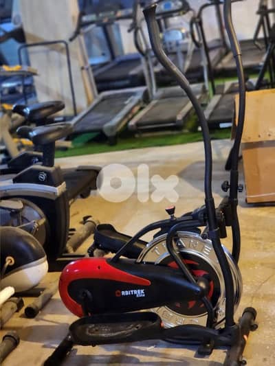 Elliptical Machine Geo Gym Equipment معدات رياضية متنوعة