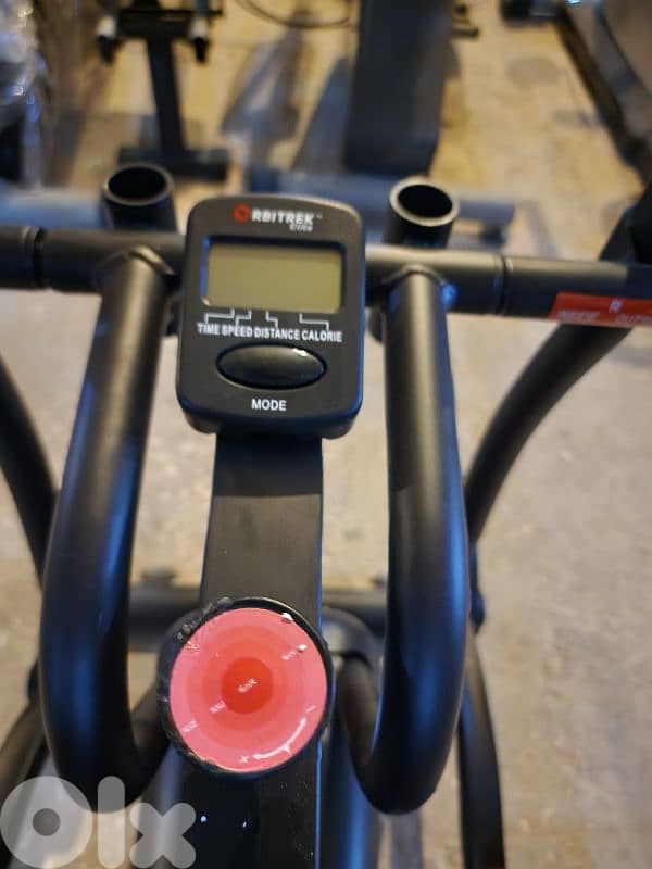 Elliptical Machine Geo Gym Equipment معدات رياضية متنوعة 1