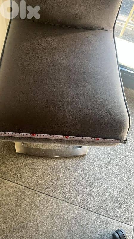 8 Dinning chairs- like brand new 5