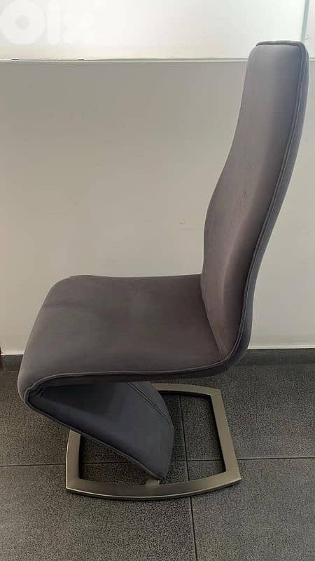8 Dinning chairs- like brand new 7