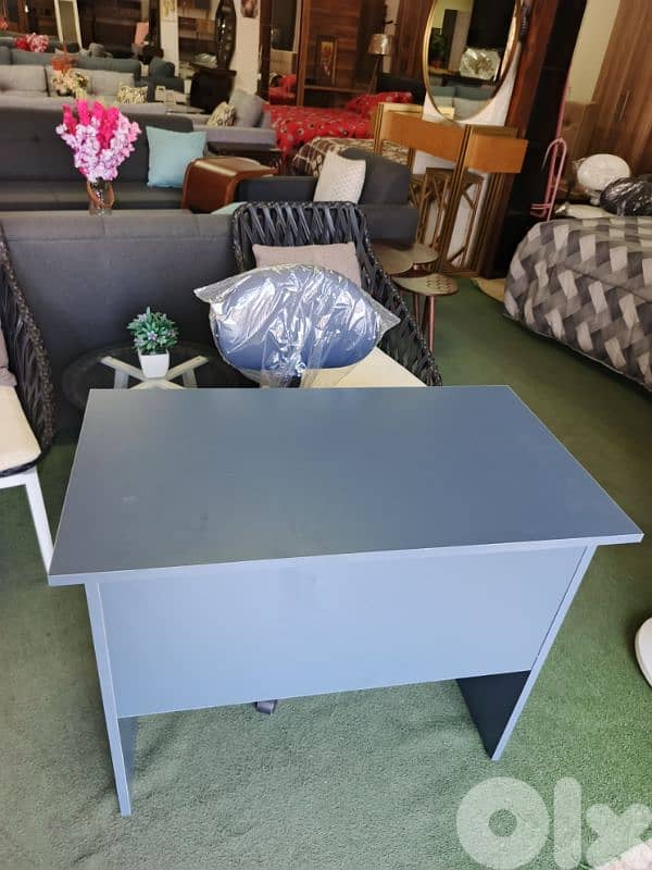 مكتب للدراسة لاميكا. Office for students 0