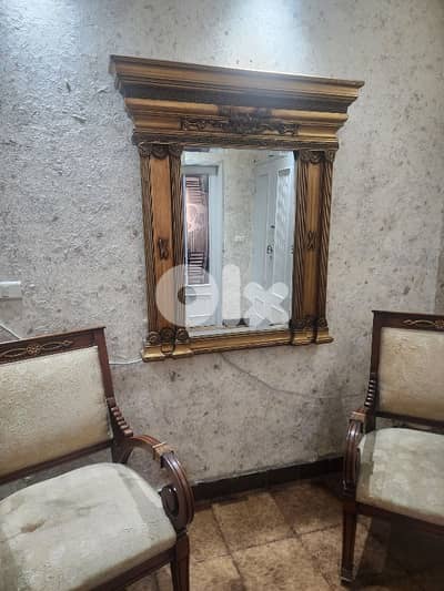 كراسي مع مرآه