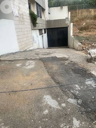 مستودع ٣٣٠ م + ١٦٠م ميزانين مجهز للبيع في كفرحباب