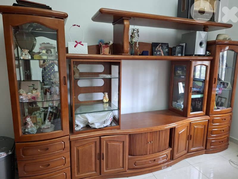 خزانة تلفزيون خشب ماليزي باب أول . مرتبة جدا 0