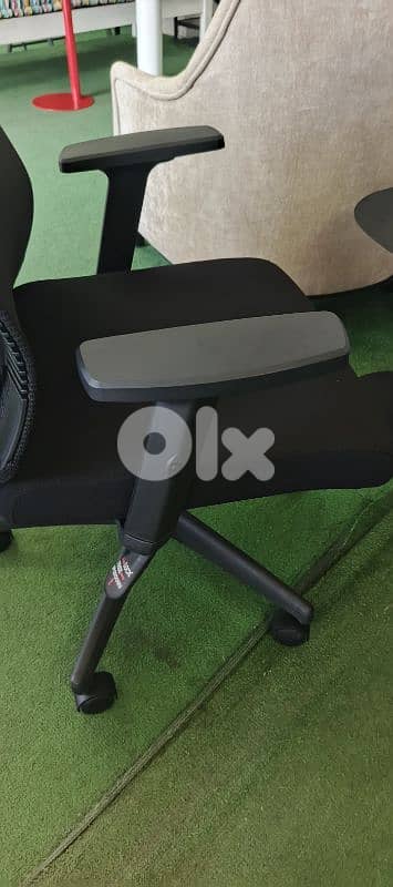 كرسي مكتب مع ايد متحركة Office chair 2