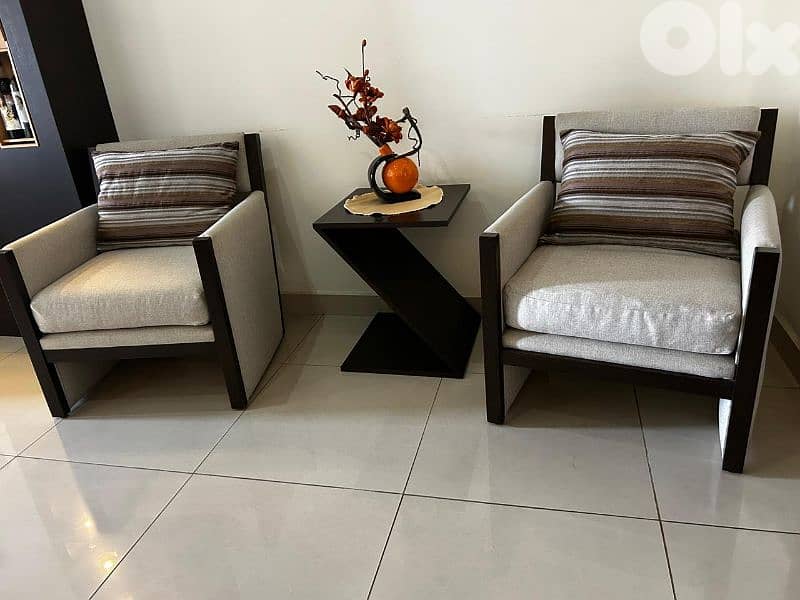 للبيع طقم صالون + سفرة كامل بحالة ممتازة 0