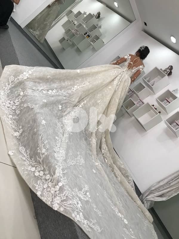 Luxury Wedding Dress with Veil – Maison Lesley – Excellent Condition 1