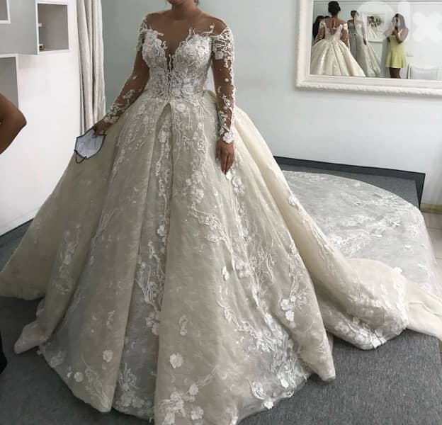 Luxury Wedding Dress with Veil – Maison Lesley – Excellent Condition 3