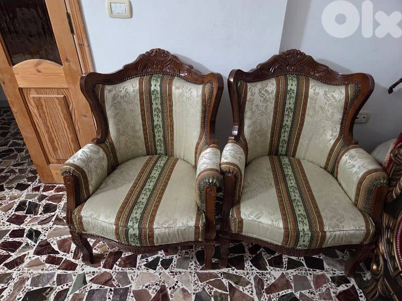 طقم ستيل مألف من ٥ قطع (٤ صغار و وحدة كبيرة) + طقم رخام طاولات ٣ 2