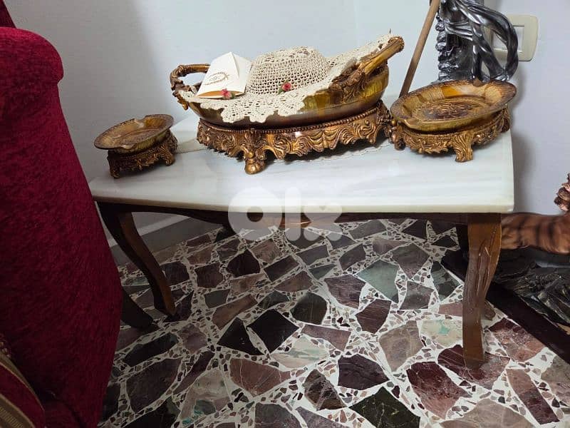 طقم ستيل مألف من ٥ قطع (٤ صغار و وحدة كبيرة) + طقم رخام طاولات ٣ 7