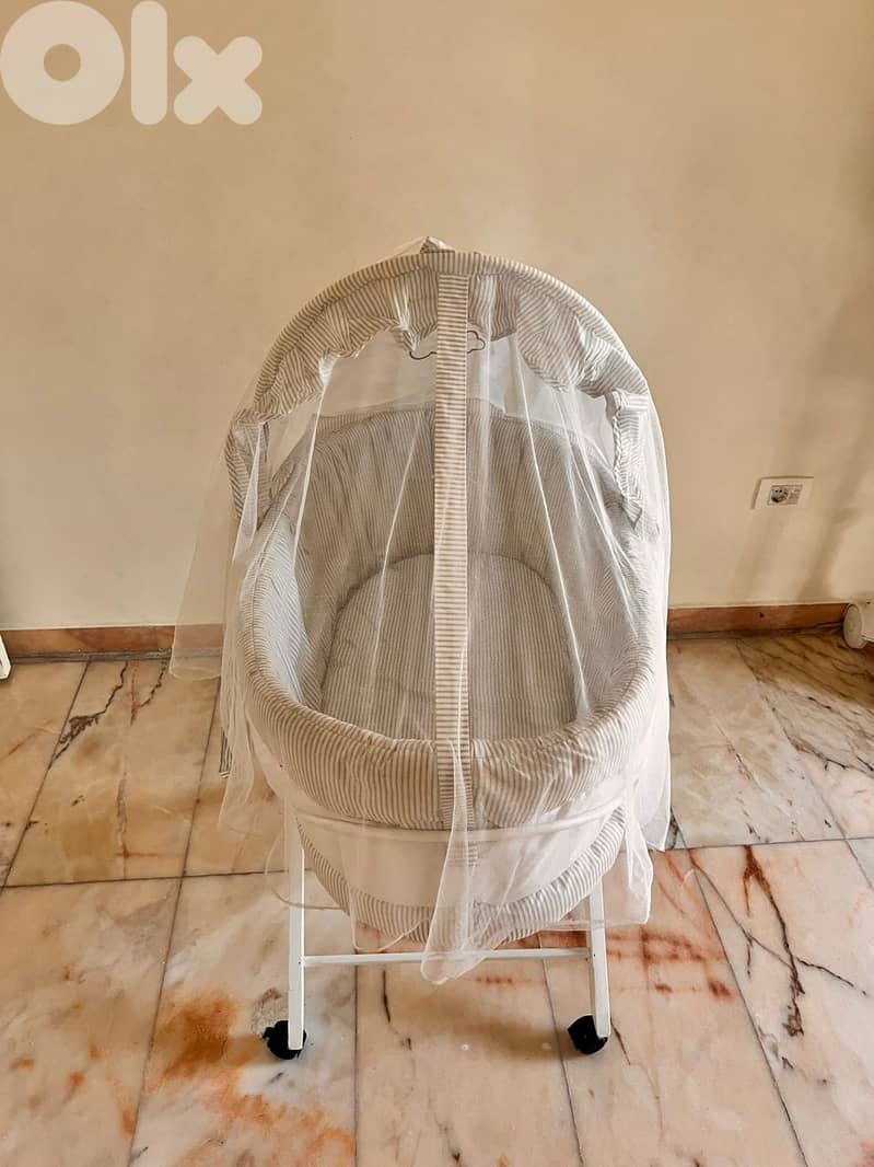 Baby Bassinet in mint conditions 1