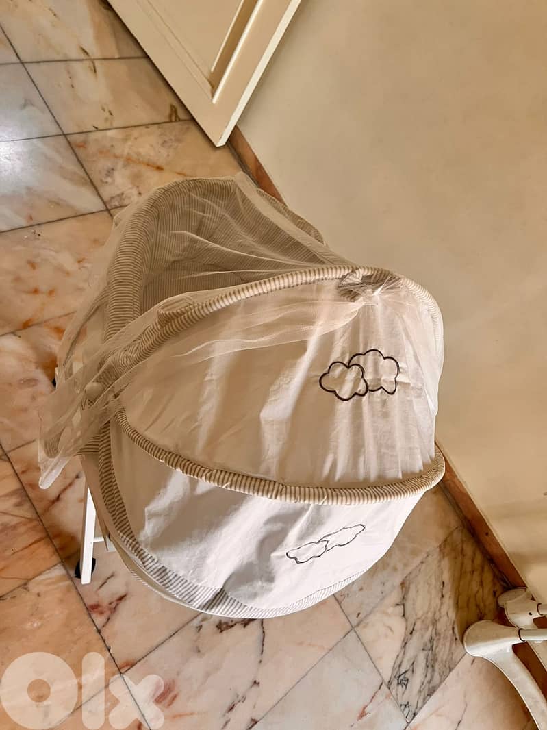 Baby Bassinet in mint conditions 2