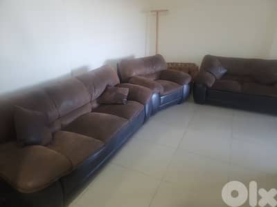 Living room sofa's set of 6 seats with a carpet.