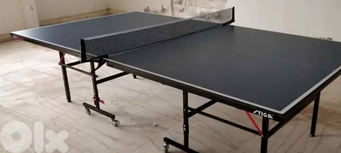 Ping Pong Stiga table barely used, with 2 covers, 2 rackets, and balls