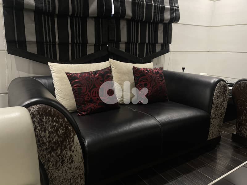 full living room set. good condition. 4